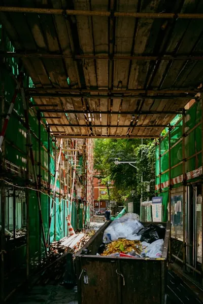 Konténer pakolás építkezésen